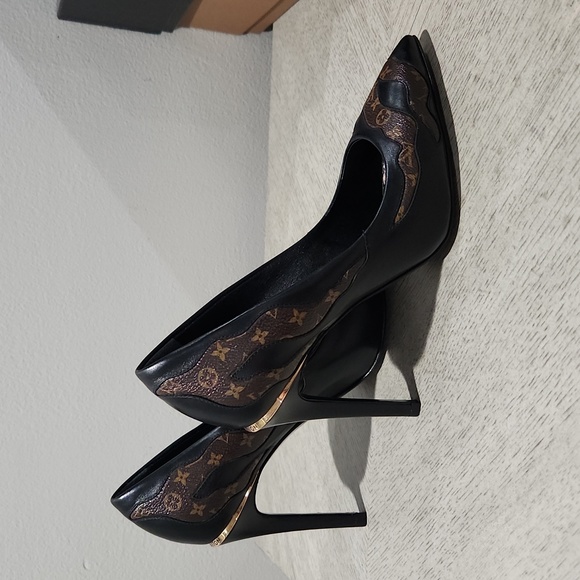 Louis Vuitton - Monogram Pumps - Picture 5 of 10